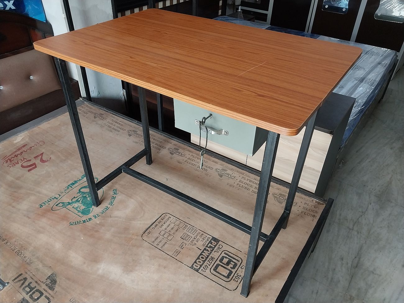 STUDY TABLE WITH DRAWER